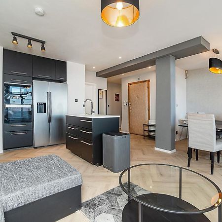 Big 4-Bedroom Flat, Terrace With Great Vitkov View Prague Exterior photo